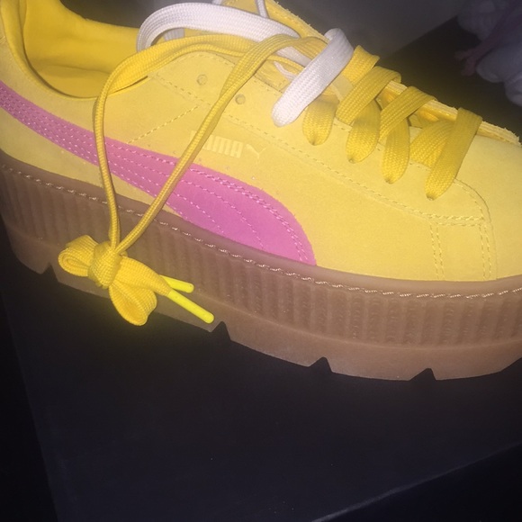 Rihanna fenty shoes size 9women/ box included - Picture 2 of 3